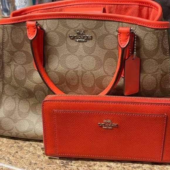 Coach and matching wallet - Picture 1 of 3